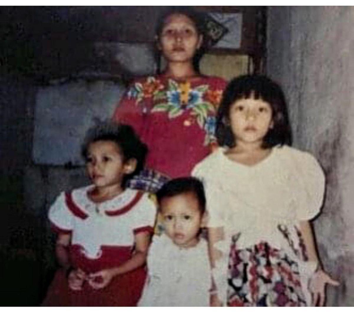 Maulida Octavia atau yang lebih dikenal dengan nama Via Vallen adalah pedangdut terkenal asal Jawa Timur. Ia lahir di Surabaya, 1 Oktober 1991 silam. Ia adalah anak pertama dari tiga bersaudara.&nbsp;