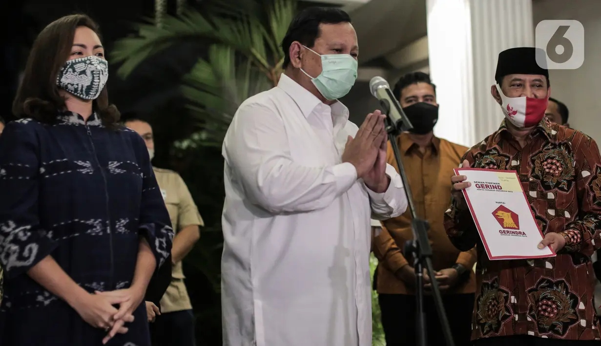Ketua Umum Partai Gerindra Prabowo Subianto memperkenalkan Bakal Calon Walikota dan Wakil Walikota Tangerang Selatan di Kertanegara, Jakarta, Senin (20/7/2020). Gerindra mengusung Muhammad dan Rahayu Saraswati Djojohadikusumo untuk maju di Pilwalkot Tangsel 2020. (Liputan6.com/Johan Tallo)