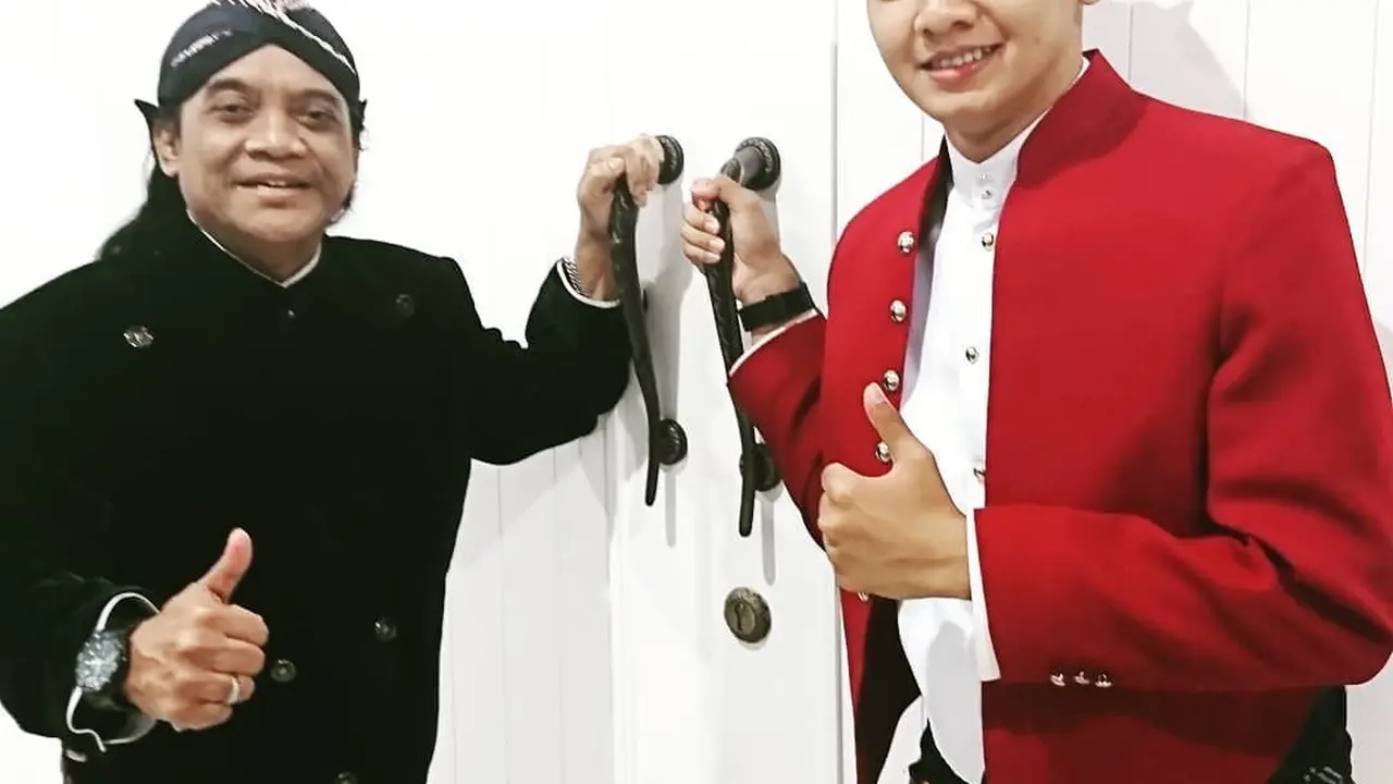 Setia Menemani, Ini 6 Potret Kebersamaan Dory Harsa dengan Didi Kempot