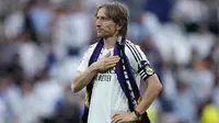 Luka Modric telah menjalani laga terakhirnya bersama Real Madrid ketika bersua Real Sociedad pada laga pekan ke-38 La Liga musim ini di Santiago Bernabeu, Sabtu (24/5/2025) malam WIB. (AP Photo/Cesar Cebolla)