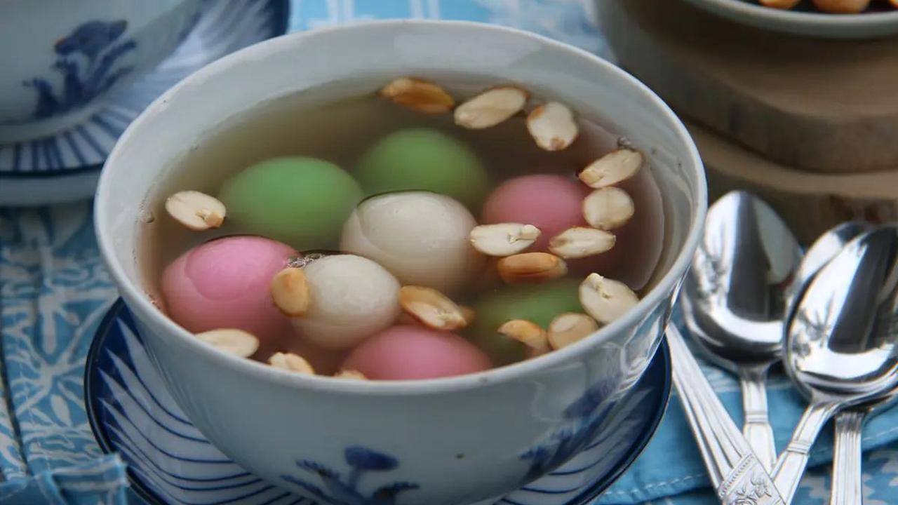 10. Wedang Ronde: Kombinasi Hangat dan Nikmat untuk Dinikmati
