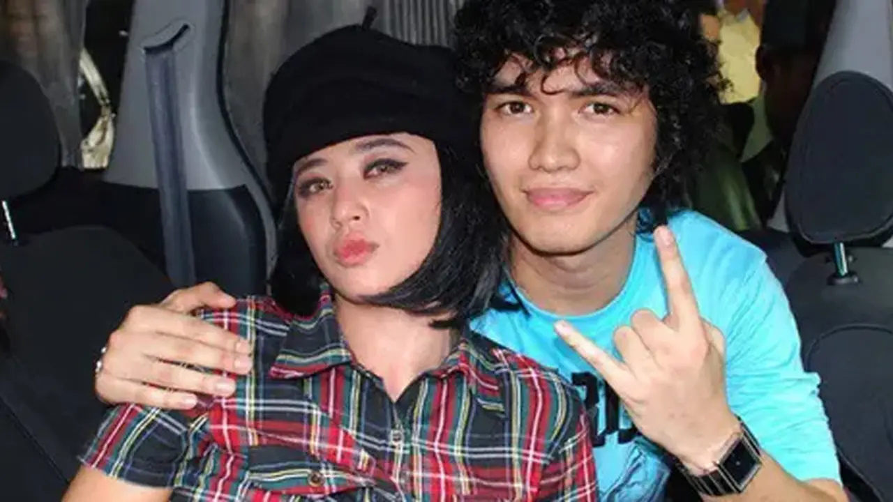 [Fimela] Dewi Perssik dan Aldi Taher