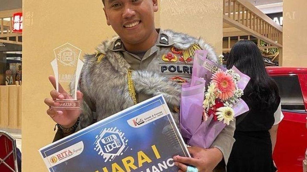 Viral Momen Polisi Make Up Penari, Aksinya Curi Perhatian