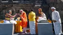Perdana Menteri India Narendra Modi saat mengunjungi Candi Prambanan di Sleman, Yogyakarta, Rabu, 8 Juli 2026. (AFP/ Biro Informasi Pers India)