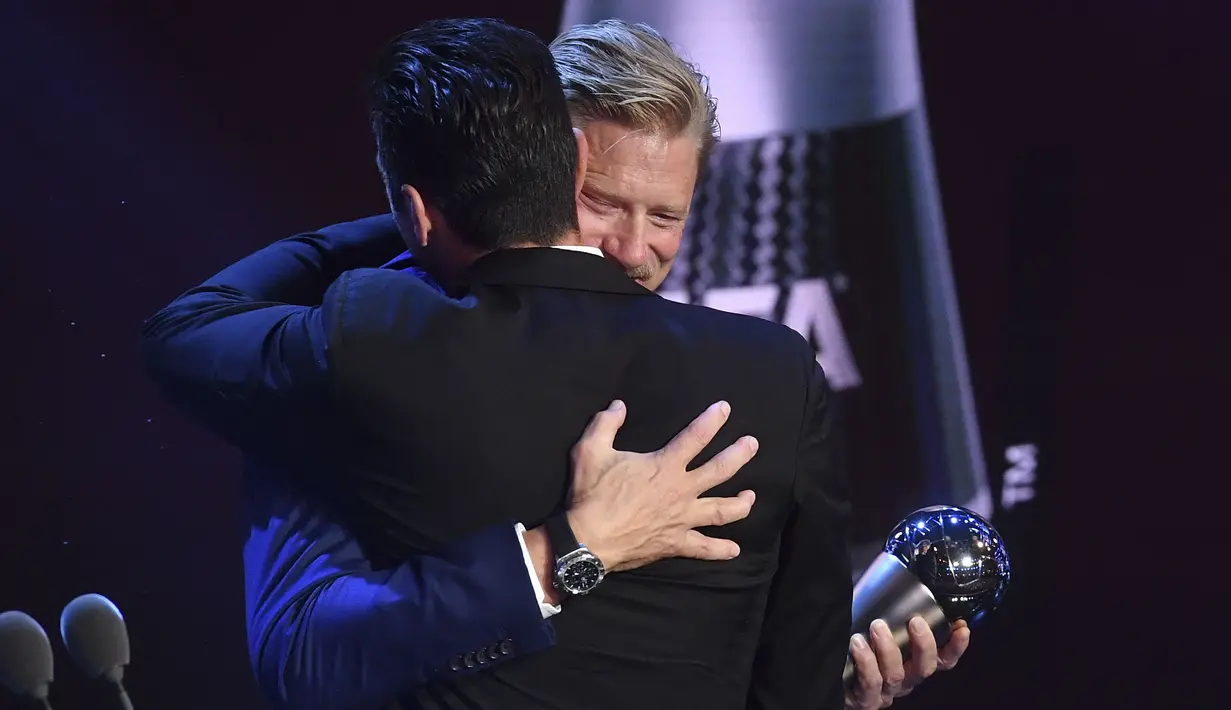 Secara Individu, Peter Schmeichel meraih 3 kali Penjaga Gawang terbaik UEFA, 2 kali Penjaga Gawang terbaik Dunia, 3 kali Pemain Terbaik Denmark, 4 kali Penjaga Gawang Terbaik di Denmark, 1 kali Penjaga Gawang Klub terbaik Eropa, dan masih banyak lainnya. (Foto: AFP/Scanpix Denmark/Keld Navntoft)