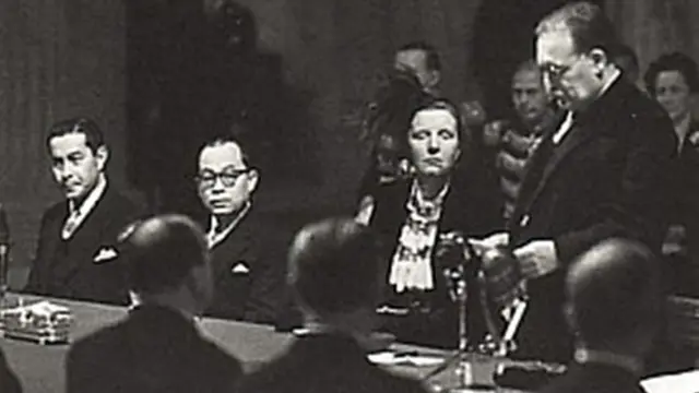 Penyerahan kedaulatan dari Negeri Belanda ke Republik Indonesia pada 27 Desember 1949.