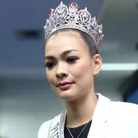 Kezia Warouw, Puteri Indonesia 2016 masih ikut andil dalam pemilihan Puteri Indonesia 2017 ini. Bersama para finalis, Kezia mendatangi gedung Komisi Pemberantasan Korupsi (KPK). (Nurwahyunan/Bintang.com)