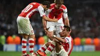 Nacho Monreal, Mathieu Flamini, dan Alexis Sanchez (AFP PHOTO / BEN STANSALL )