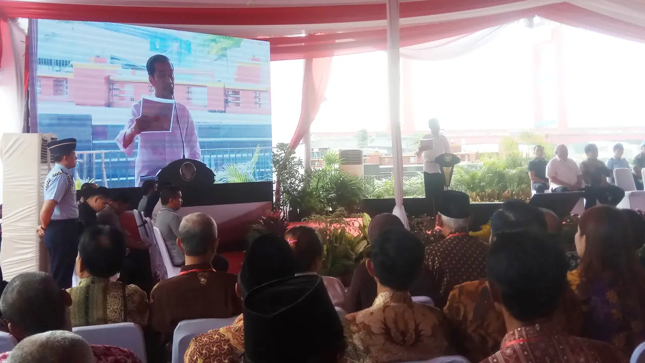 Presiden Joko Widodo Bagikan 37 Ribu Sertifikat Tanah ke Warga Sumsel