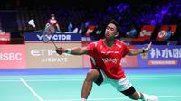Tunggal putra Indonesia Alwi Farhan mengalahkan pemain Aljazair Mohamed Abderrahime Belarbi 21-8 dan 21-7 pada partai kedua laga Grup Grup D Piala Thomas 2026 di Forum Horsens, Denmark, Sabtu (25/5) dini hari. (foto: PBSI)