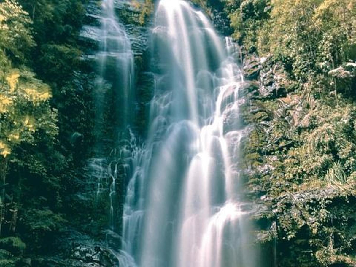 1. Curug Leuwi Lieuk, Bogor
