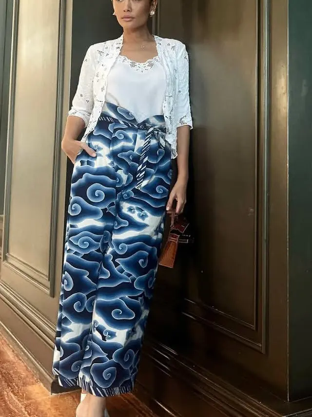 OOTD Kenakan Wastra yang Bisa Dikenakan saat Parade Wastra Nusantara 2025.