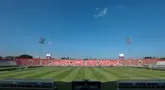 Kondisi Stadion I Wayan Dipta di Gianyar, Bali, Rabu (5/8/2026), sehari menjelang laga final Piala Presiden 2026. Hamparan rumput hijau yang terawat berpadu dengan langit biru cerah menambah kemegahan stadion yang akan menjadi arena final Persebaya Surabaya melawan Persib Bandung serta perebutan tempat ketiga antara Persija Jakarta dan Arema FC. (KLY/Budy Santoso)