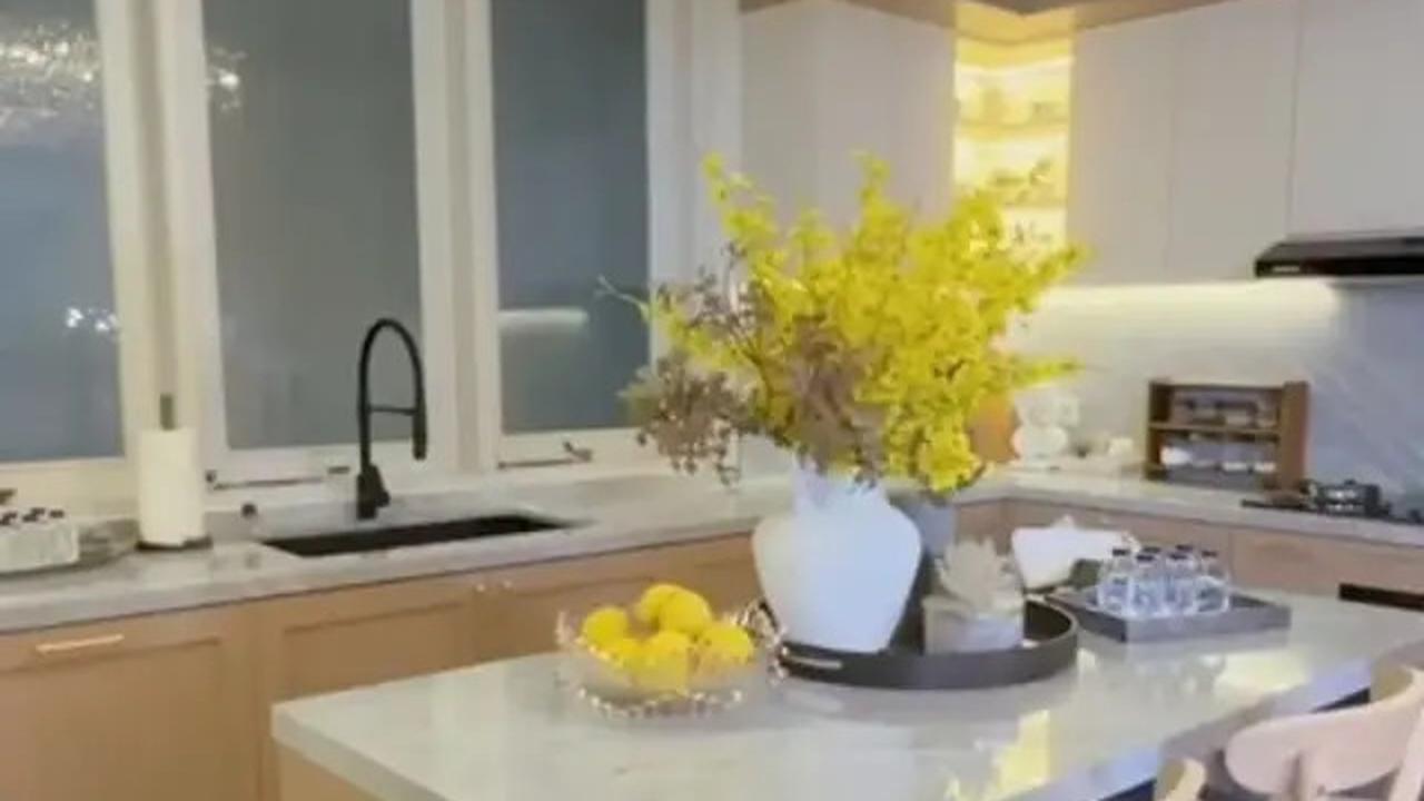 Desain Dapur Mewah Olla Ramlan di Rumahnya yang Senilai Rp 50 Miliar
