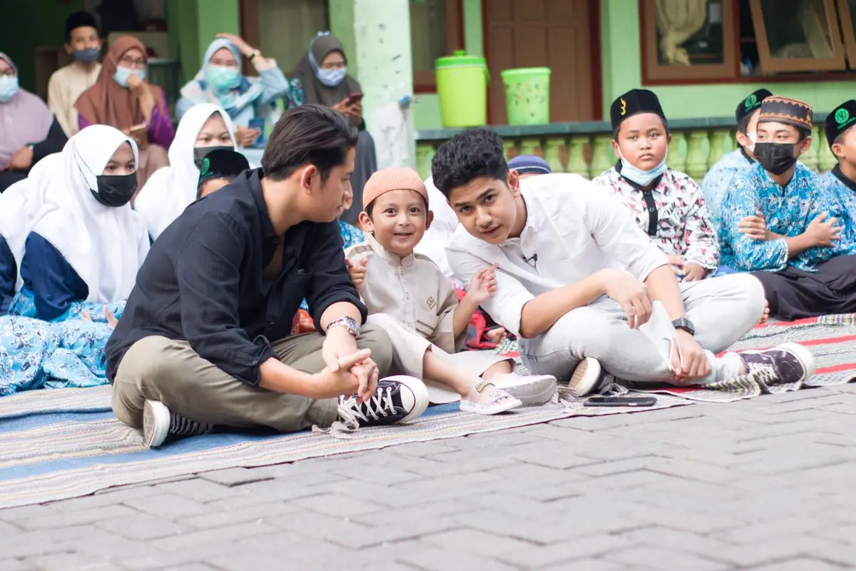 Syakir Daulay, Zikri Daulay, dan artis cilik Husein Latuconsina.
