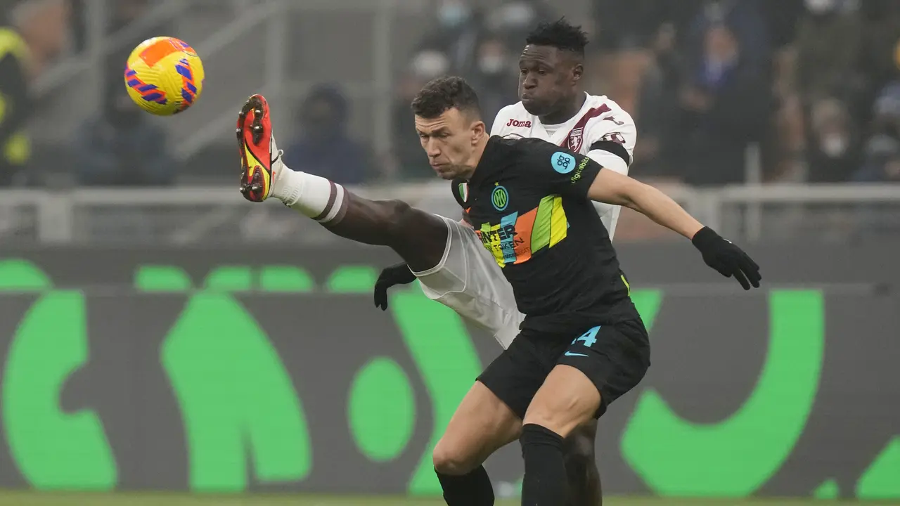 Gol Tunggal Denzel Dumfries Antar Inter Milan Tekuk Torino