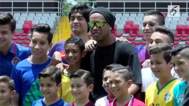 Ronaldinho pensiun dari dunia sepak bola pada tahun ini.