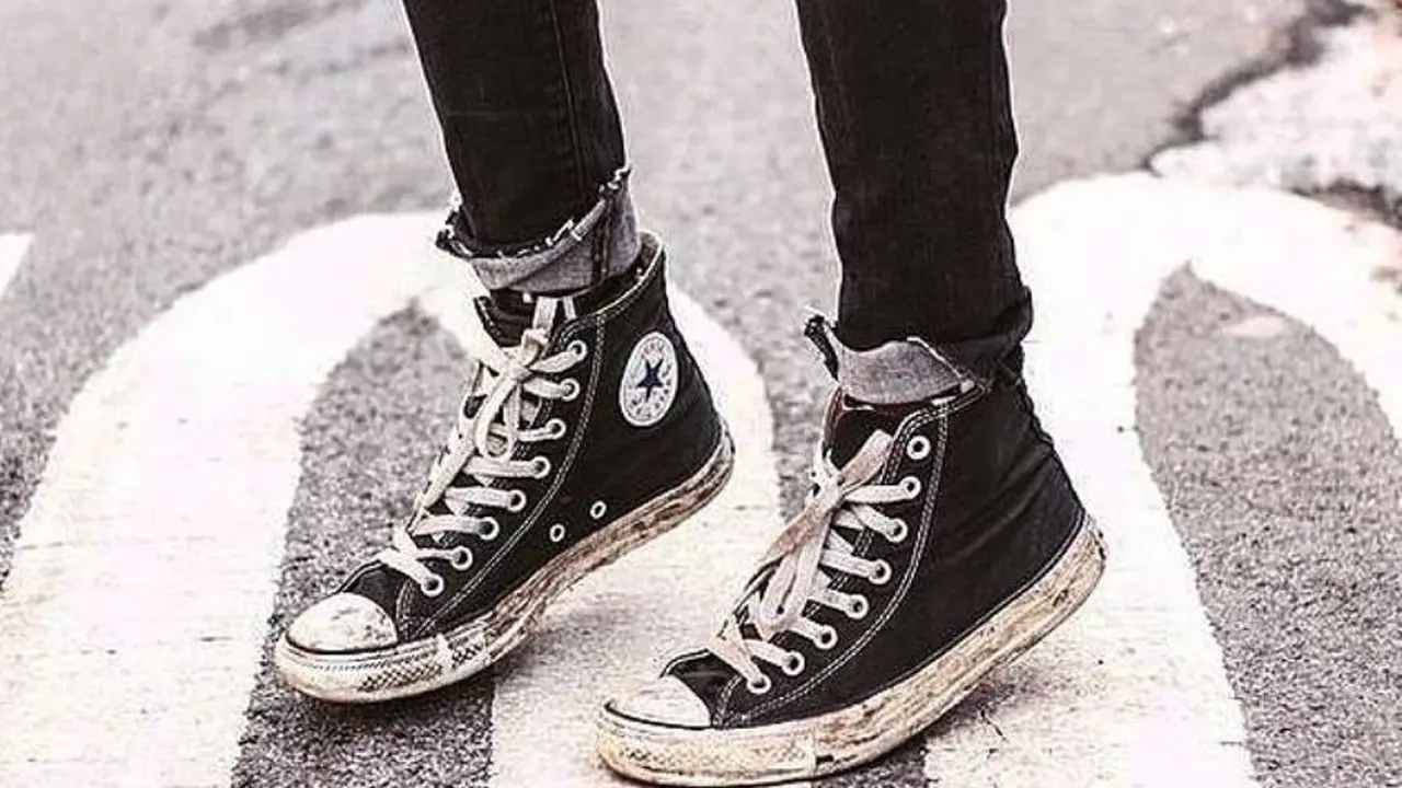 5 Alasan Kenapa Kamu Tetap Pakai Sepatu yang Sudah Lusuh