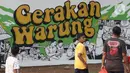 Pengunjung melihat Festival Gerakan Warung Nasional (FGWN) di Lapangan Banteng, Jakarta, Sabtu (14/12/2019). Acaran bertujuan menyadarkan pentingnya partisipasi warung dan usaha menengah kecil dan mikro (UMKM) Indonesia dalam membangun perkembangan ekonomi. (Liputan6.com/Angga Yuniar)