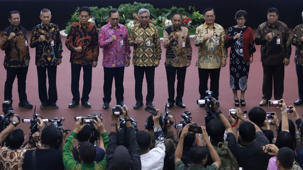FOTO: Ucap Pakta Integritas, Pimpinan dan Dewas KPK Resmi Mulai Menjabat