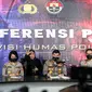 Suasana konerensi pers Badan Reserse Kriminal (Bareskrim) Polri terkait perkembangan terbaru penyidikan kasus penyelewengan dana kemanusiaan lembaga Aksi Cepat Tanggap (ACT) di Gedung Humas Polri, Jakarta Selatan, Senin (25/7/2022). Polisi menetapkan empat orang sebagai tersangka kasus ACT, dua di antaranya adalah mantan Presiden ACT Ahyudin dan Presiden ACT Ibnu Khajar. (Liputan6.com/JohanTallo)