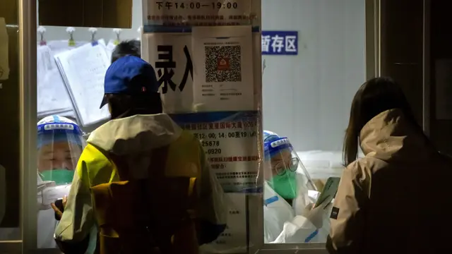 Akibat Lockdown, Pekerja Tinggalkan Zona Industri Kota Zhengzhou di China