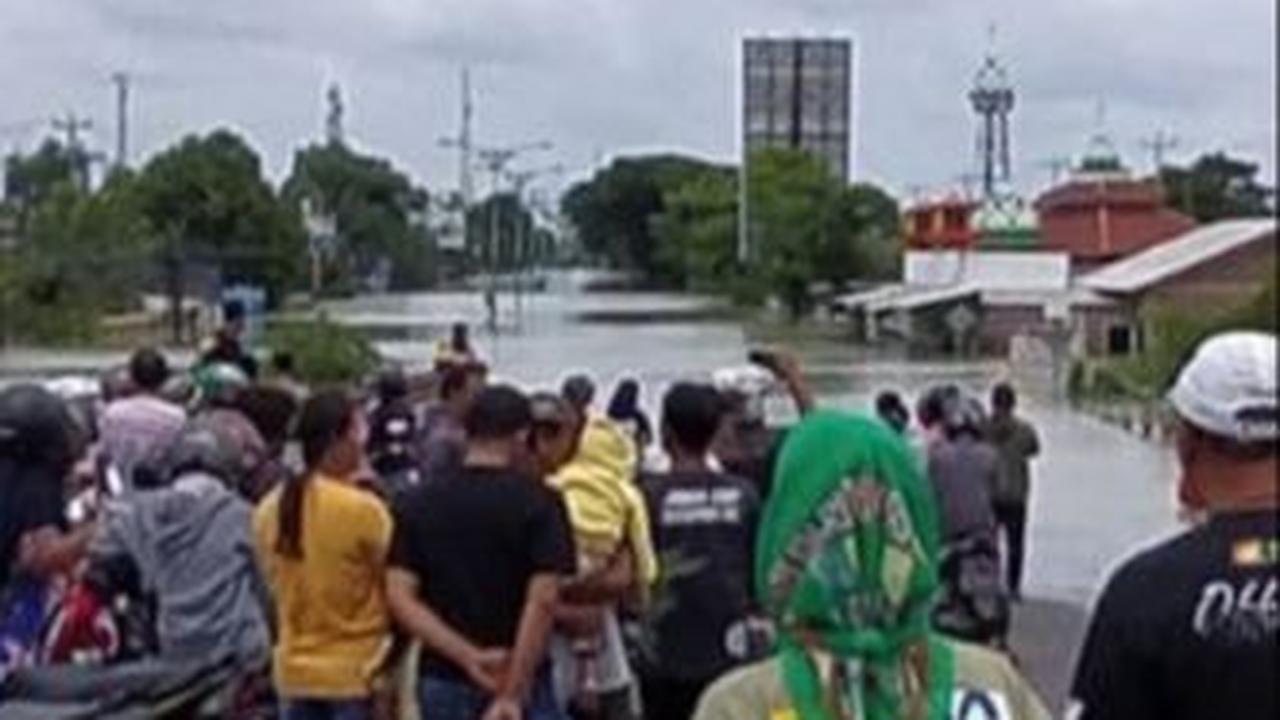 Jokowi soal Banjir di Demak-Kudus: Kementerian PUPR Kerja Siang Malam Tutup Tanggul Jebol