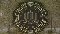 Segel FBI terlihat di luar gedung markas besar di Washington, DC. (AFP)
