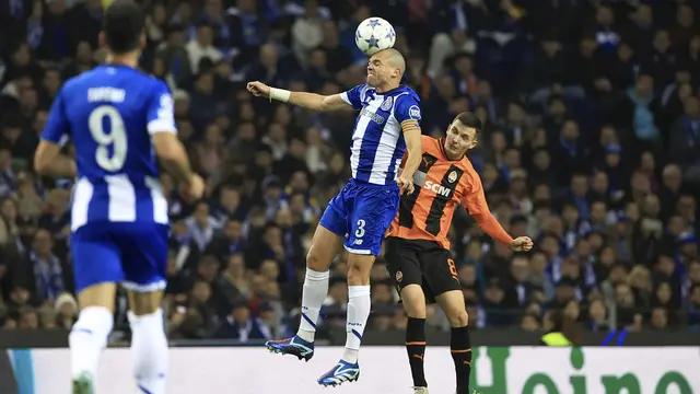 Foto: Makin Tua Makin Tajam, Pepe Pecahkan Rekornya Sendiri Sebagai Pencetak Gol Tertua di Liga Champions