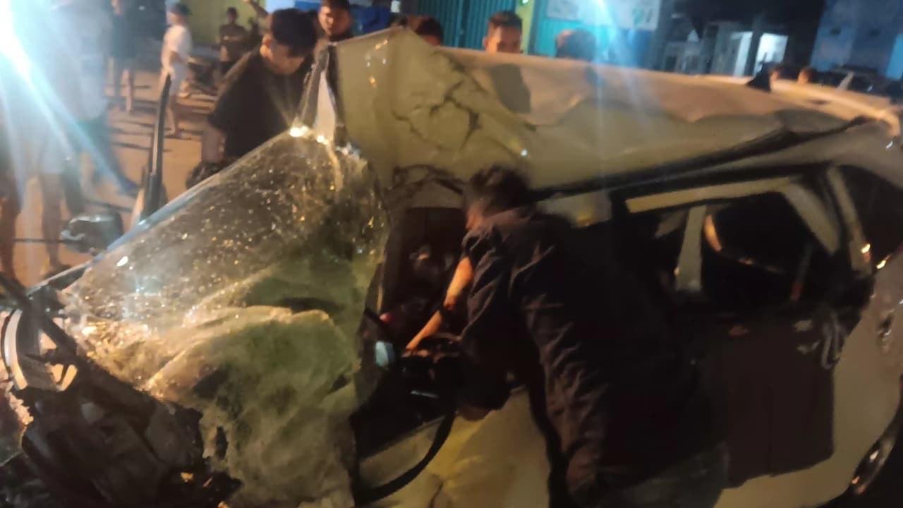Polisi meninggal dunia karena menabrak truk Mitsubishi Colt Diesel di Jalan Lintas Barat, Pekon Sidoharjo, Kecamatan Pringsewu, Kabupaten Pringsewu, Lampung.