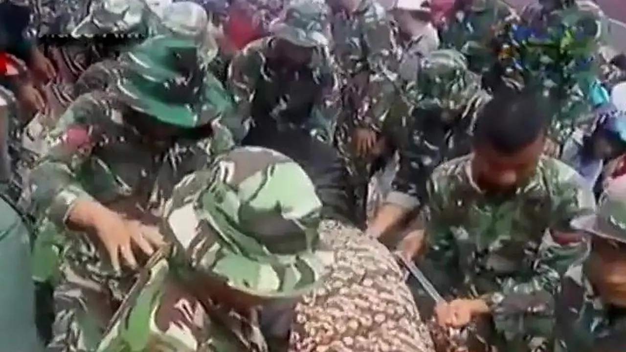 Evakuasi Korban Gempa Aceh 