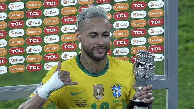 Ekspresi Neymar Raih Penghargaan Usai Antar Brasil ke Final