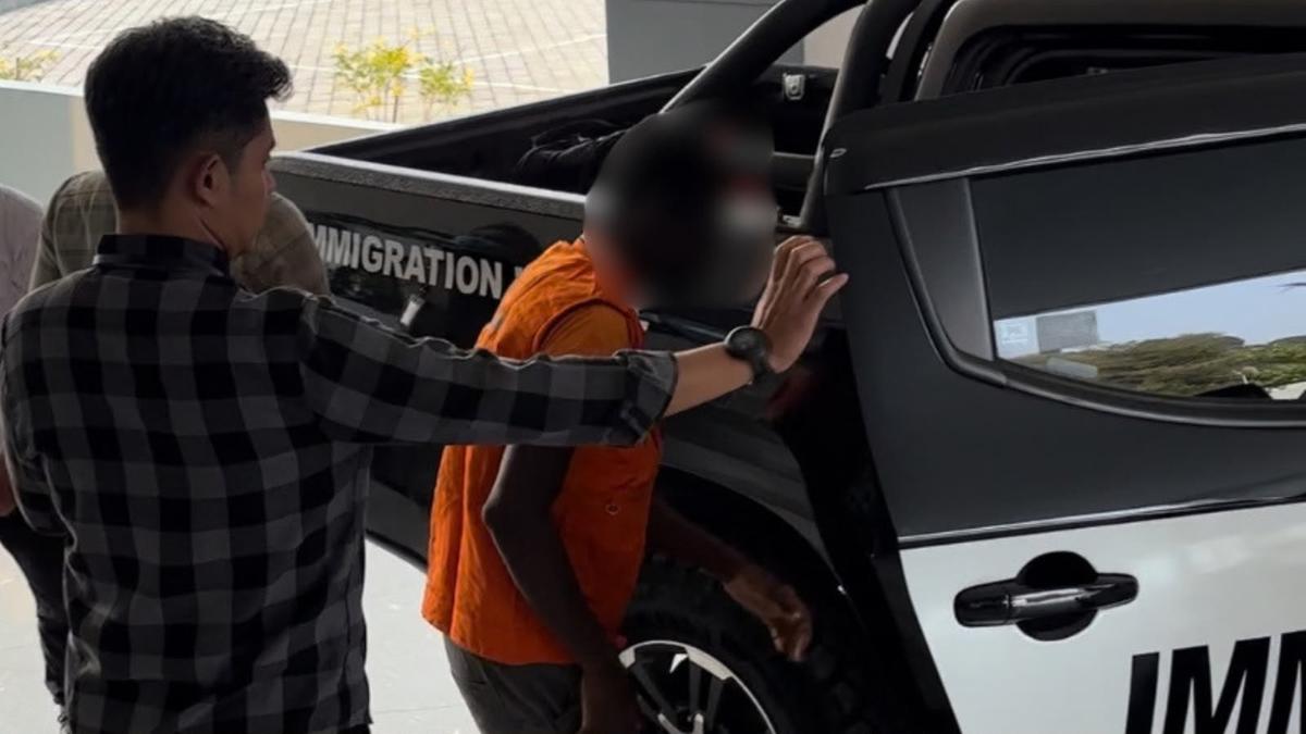 Jadi Pemain Tarkam Overstay 7 Bulan, Imigrasi Semarang Deportasi Warga Ghana