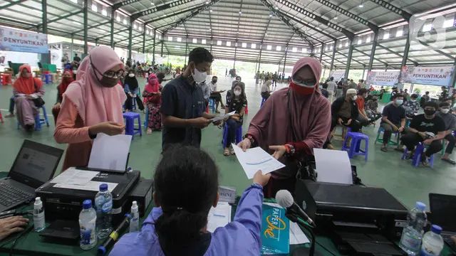 Panglima TNI dan Kapolri Tinjau Vaksinasi di Pondok Pesantren