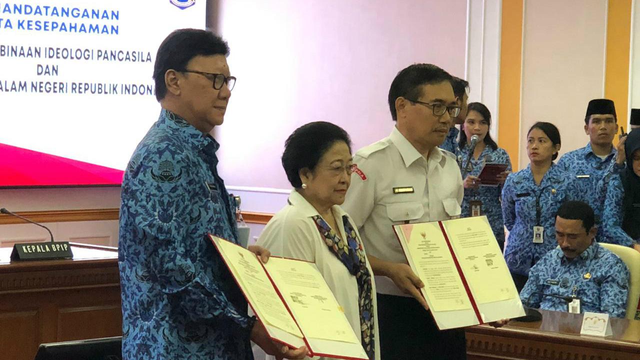 Kemendagri dan BPIP menandatangani Nota Kesepahaman untuk mendukung pelaksanaan pembinaan ideologi Pancasila.