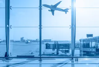 Ilustrasi bandara, airport, penerbangan, pesawat terbang. (Image by 4045 on Freepik)