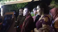 Anang dan Ashanty di resepsi Kahiyang - Bobby (Liputan6.com/Lizsa Egeham)