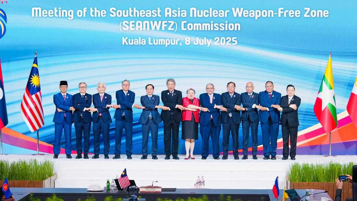 Menlu RI Dorong Aksi Tegas ASEAN Wujudkan Kawasan Bebas Senjata Nuklir, Soroti Komitmen China dan Ancaman Global