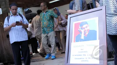 Suasana rumah duka almarhum Ferrasta Soebardi atau lebih akrab disapa Pepeng di kawasan Bumi Pusaka Cinere, Depok, Jawa Barat, Rabu (6/5/2015).(Liputan6.com/Helmi Afandi)