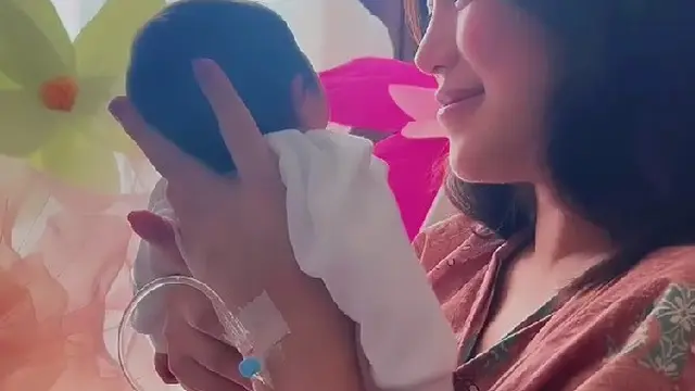 Momen Jessica Iskandar dan putri pertamanya