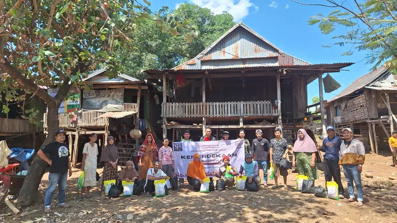 Dalam 2 bulan belakangan ini Sahabat Rizki Irmansyah gencar melakukan aksi kepedulian sosial di seluruh Indonesia (Istimewa)