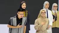 Desainer Unilahwati Warnai IFW 2025 dengan Koleksi Busana Maharani, Main Warna Ivory dan Dark Navy