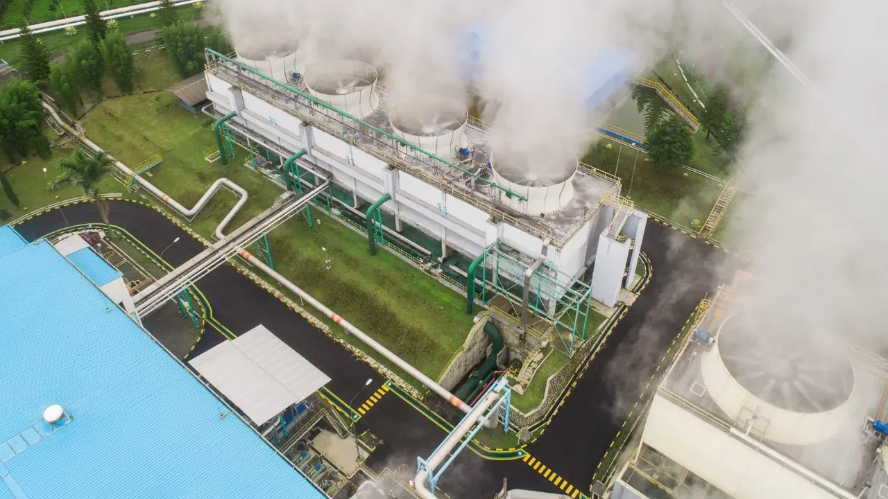 Indonesia memiliki kapasitas terpasang panas bumi terbesar ke-2 di dunia dan sudah dimanfaatkan sebesar 2.175,7MWe atau 9 persen untuk Pembangkit Tenaga Panas Bumi (PLTP). (Dok Pertamina)
