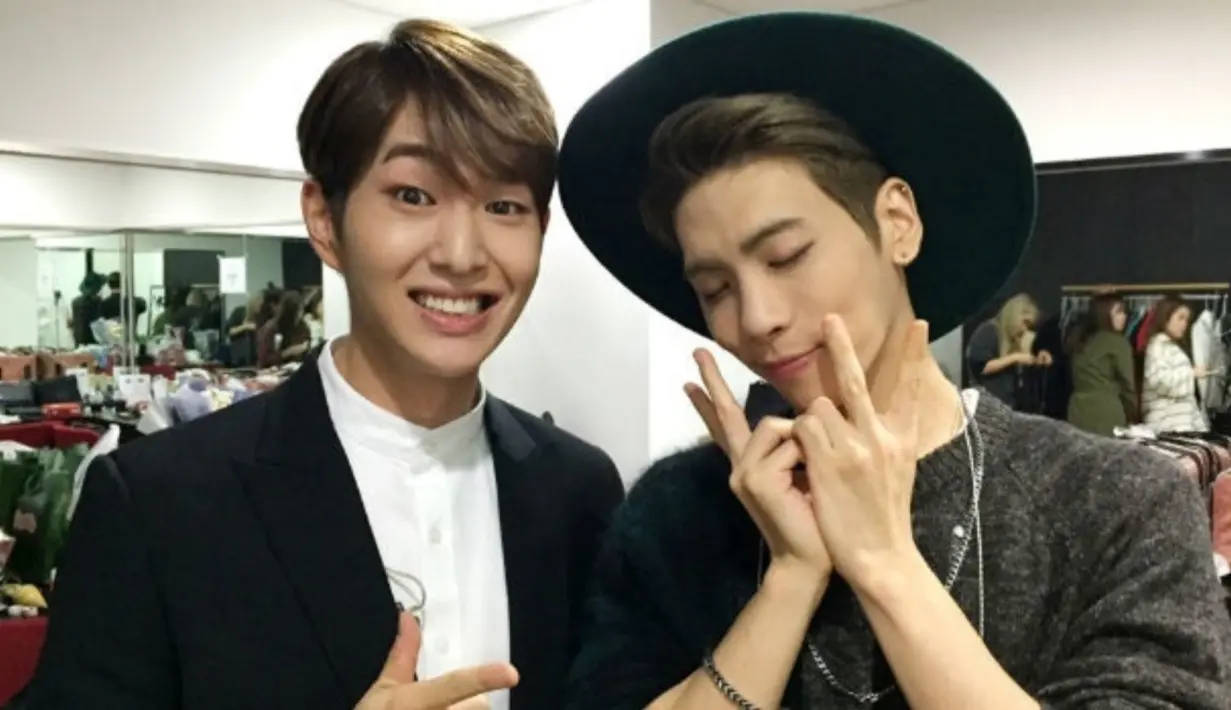 Meninggalnya Jonghyun SHINee meninggalkan duka yang begitu mendalam bagi banyak orang termasuk Onew SHINee. (foto: comicbook.com)