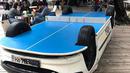 Bermain ping-pong di meja sudah biasa. Bagaimana jika di bagian mesin bawah mobil? (Source: Instagram.com/@studiobenedetto)
