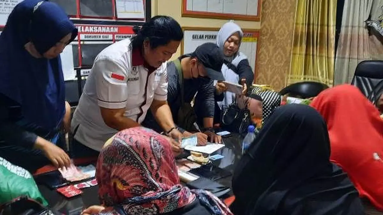 Para pelaku prostitusi online di Situbondo diamankan di mapolres Situbondo (Istimewa)