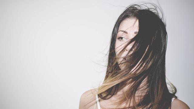 Penyebab dan Cara Mencegah Kerontokan Rambut Berlebihan