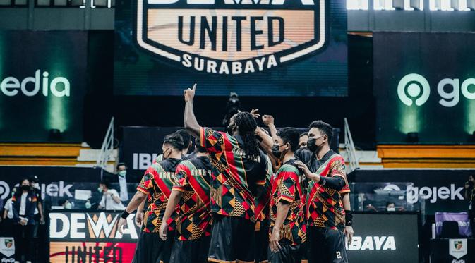 Aksi pemain Dewa United di IBL 2022