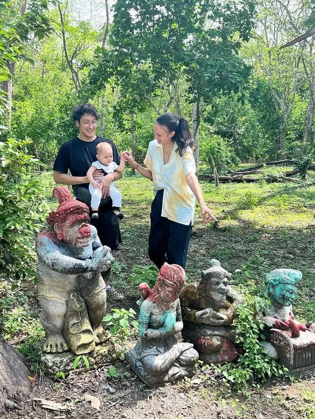 [Fimela] Dimas Anggara dan Nadine Chandrawinata