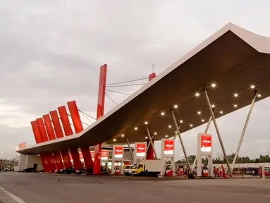 Rest Area KM 19 Tol Jakarta-Cikampek: Rest area ini menjadi salah satu tempat peristirahatan yang digemari oleh para pengguna jalan tol yang melintas. Jaraknya masih dekat dengan Jakarta, sehingga banyak orang yang mampir untuk membeli perlengkapan, snack, dan mengisi BBM kendaraan sebelum melakukan perjalanan panjang. Keunikan dari rest area ini adalah model kanopi SPBU yang beda dari SPBU-SPBU lain. Fasilitasnya pun terbilang lengkap, mulai dari restoran fast food, cafe, ATM, hingga hotel bintang tiga ada disini. Untuk sampai di rest area ini, hindari melewati jalan layang MBZ. (Source: restareakm19.com)